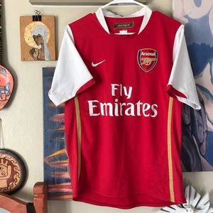 NIKE ARSENAL 2006 HOME SOCCER JERSEY IN RED AND WHITE. FLY EMIRATES SPONSOR.